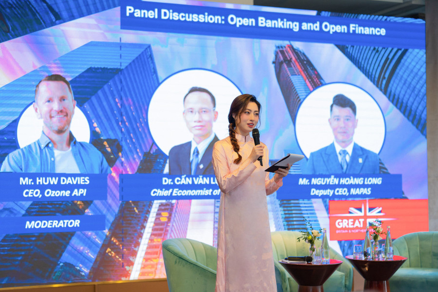 Hoa hậu Lương Thuỳ Linh được "chọn mặt gửi vàng" tại Hội nghị cấp cao