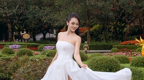 Á hậu Vũ Thúy Quỳnh gợi cảm gây mê, hẹn hò doanh nhân Đức Phạm