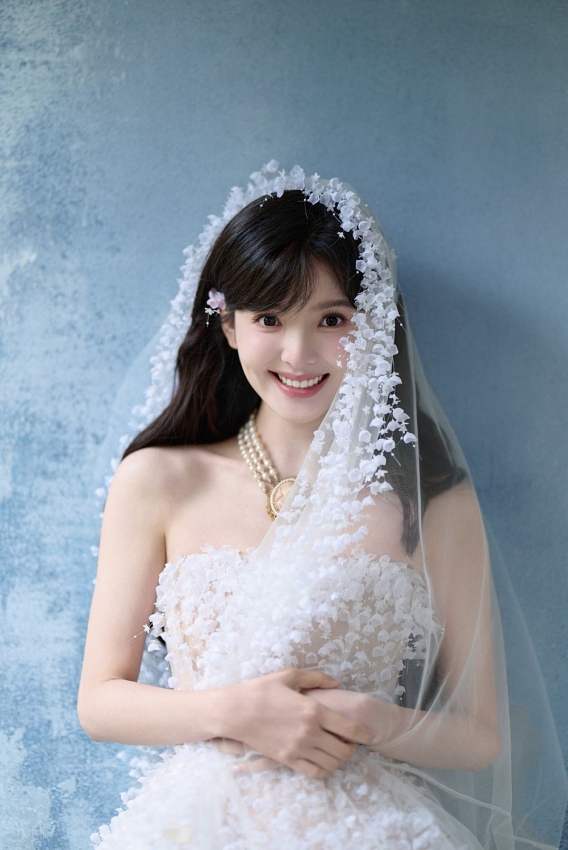 Cộng đồng mạng "ngán ngẩm" khi Diệp Lâm Anh và Đức Phạm lại đôi co