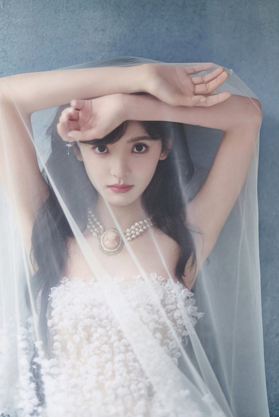 Cộng đồng mạng "ngán ngẩm" khi Diệp Lâm Anh và Đức Phạm lại đôi co