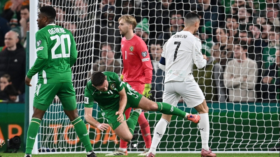 Ronaldo trả giá đắt bởi tấm thẻ đỏ ở vòng loại World Cup 2026