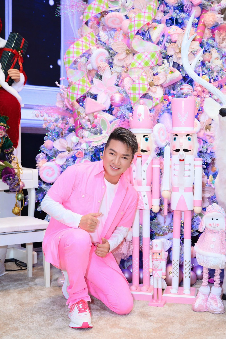 Đàm Vĩnh Hưng khoe nhà triệu đô lung linh như trời Âu trong mùa Noel cuối cùng