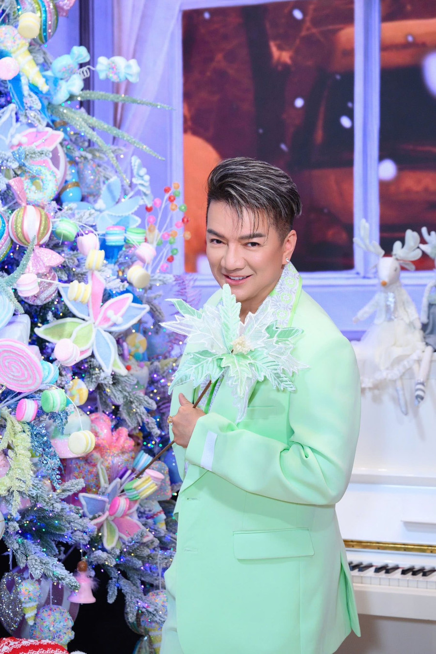 Đàm Vĩnh Hưng khoe nhà triệu đô lung linh như trời Âu trong mùa Noel cuối cùng