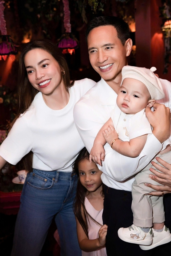 Hồ Ngọc Hà và Kim Lý mỗi lần xuất hiện đều mặc đẹp như tạp chí Hồ Ngọc Hà và Kim Lý mỗi lần xuất hiện đều mặc đẹp như tạp chí