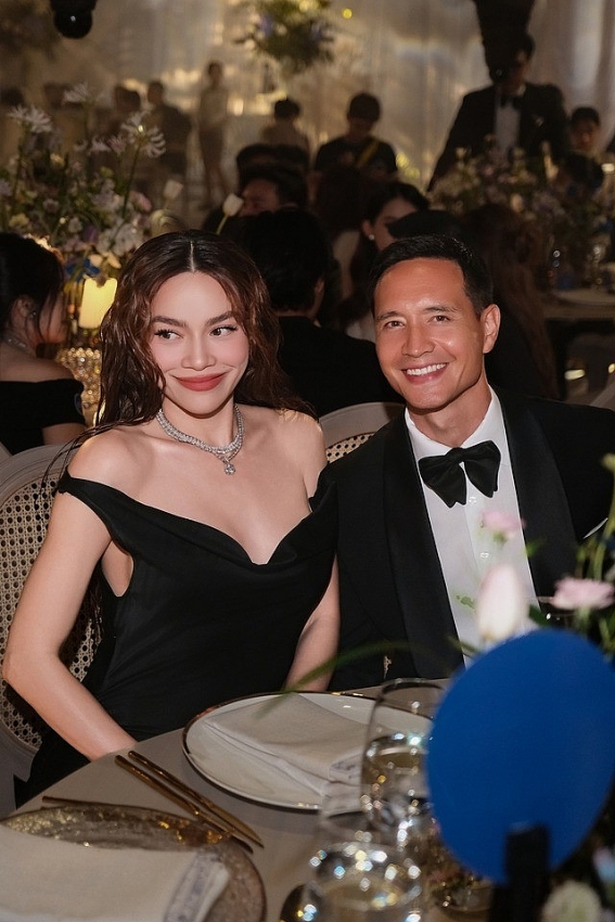 Hồ Ngọc Hà và Kim Lý mỗi lần xuất hiện đều mặc đẹp như tạp chí Hồ Ngọc Hà và Kim Lý mỗi lần xuất hiện đều mặc đẹp như tạp chí