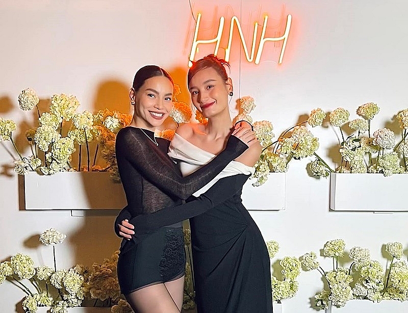 Mối quan hệ thân thiết giữa Hồ Ngọc Hà - Lê Thúy Mối quan hệ thân thiết giữa Hồ Ngọc Hà - Lê Thúy