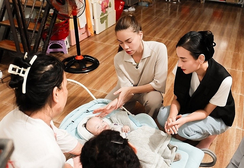 Mối quan hệ thân thiết giữa Hồ Ngọc Hà - Lê Thúy Mối quan hệ thân thiết giữa Hồ Ngọc Hà - Lê Thúy