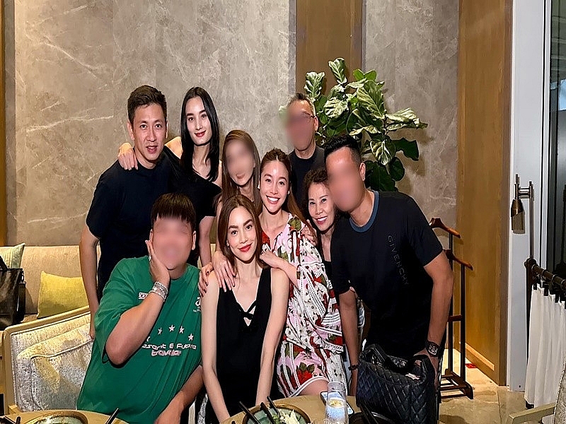 Mối quan hệ thân thiết giữa Hồ Ngọc Hà - Lê Thúy Mối quan hệ thân thiết giữa Hồ Ngọc Hà - Lê Thúy