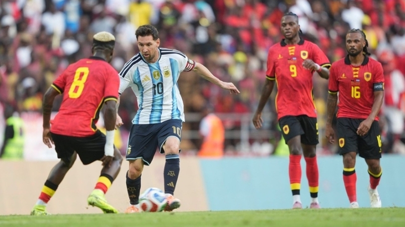 Messi có ‘lần đầu’ ở châu Phi