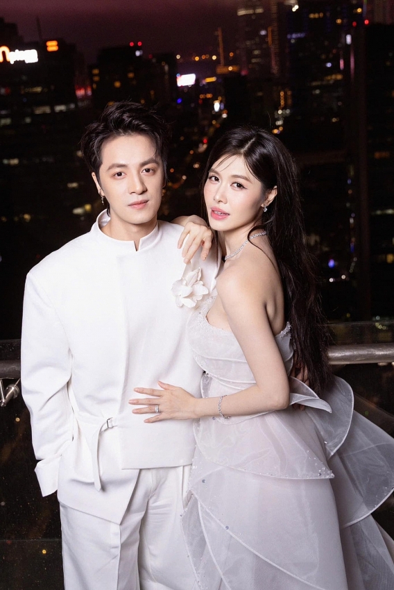 Hôn nhân viên mãn sau 20 năm của vợ chồng ca sĩ Đăng Khôi Hôn nhân viên mãn sau 20 năm của vợ chồng ca sĩ Đăng Khôi