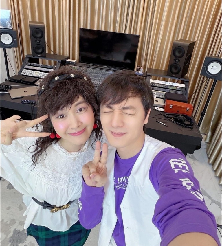 Hôn nhân viên mãn sau 20 năm của vợ chồng ca sĩ Đăng Khôi Hôn nhân viên mãn sau 20 năm của vợ chồng ca sĩ Đăng Khôi