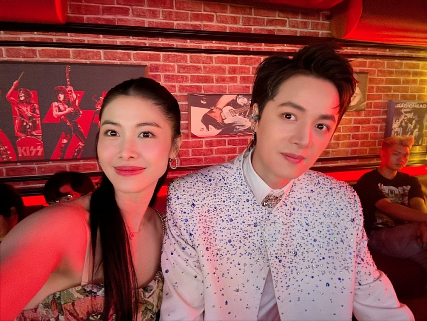 Hôn nhân viên mãn sau 20 năm của vợ chồng ca sĩ Đăng Khôi Hôn nhân viên mãn sau 20 năm của vợ chồng ca sĩ Đăng Khôi