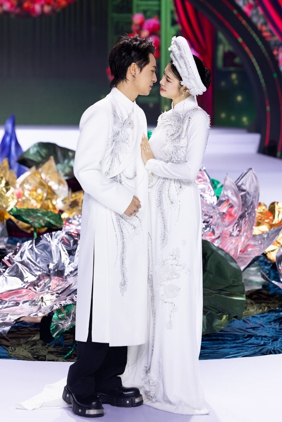 Hôn nhân viên mãn sau 20 năm của vợ chồng ca sĩ Đăng Khôi Hôn nhân viên mãn sau 20 năm của vợ chồng ca sĩ Đăng Khôi