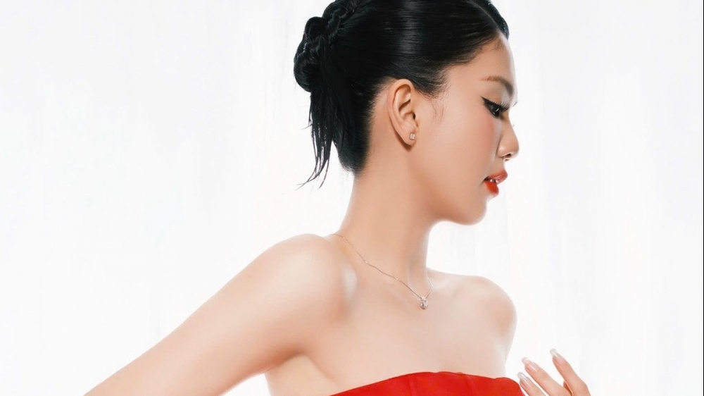 Ngọc Trinh lộ diện qua ảnh thường của trợ lý, tăng 2kg gần đây