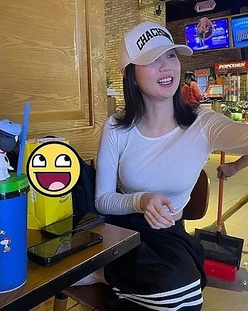 Ngọc Trinh lộ diện qua ảnh thường của trợ lý, tăng 2kg gần đây Ngọc Trinh lộ diện qua ảnh thường của trợ lý, tăng 2kg gần đây