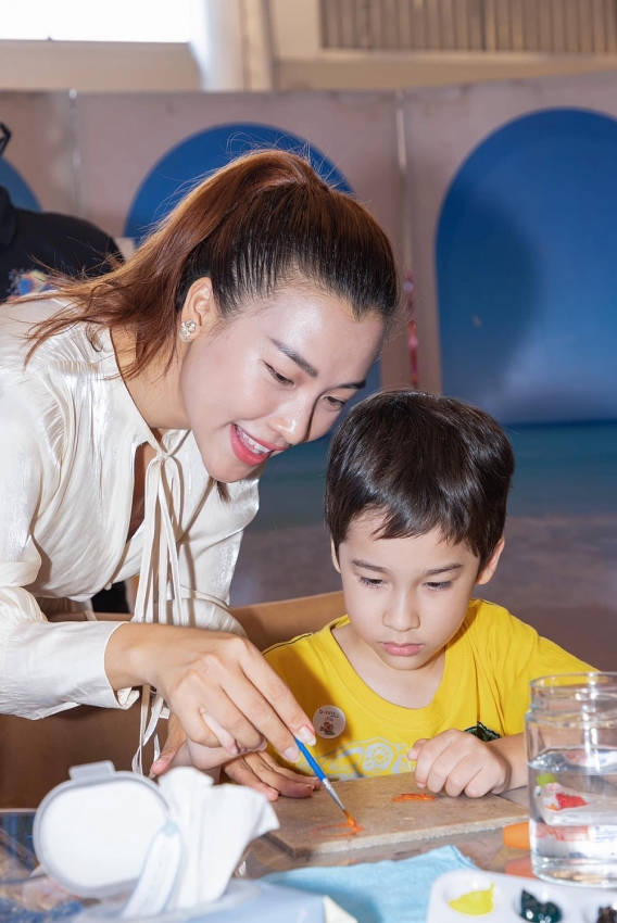 MC Hoàng Oanh thăng hạng nhan sắc sau 3 năm ly hôn