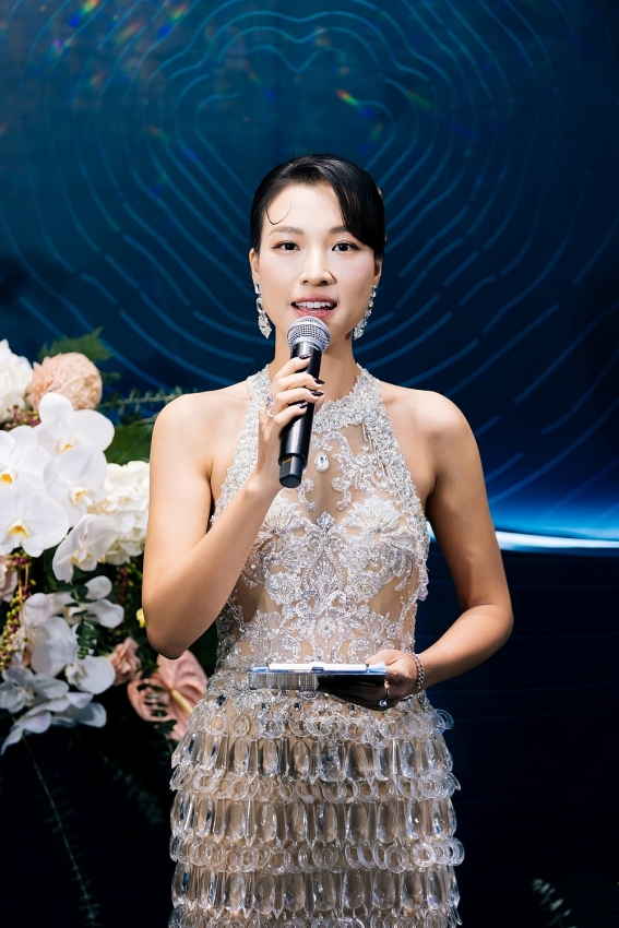 MC Hoàng Oanh thăng hạng nhan sắc sau 3 năm ly hôn