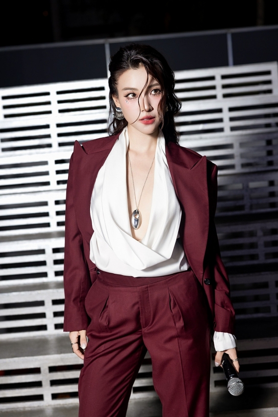 MC Hoàng Oanh thăng hạng nhan sắc sau 3 năm ly hôn