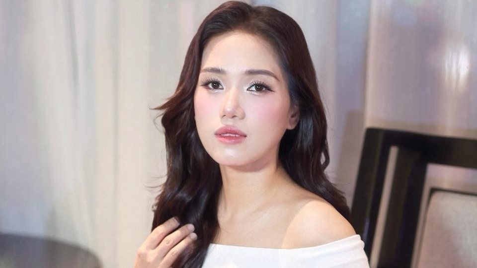 Thuỳ Chi thăng hạng nhan sắc, hút spotlight mỗi lần xuất hiện