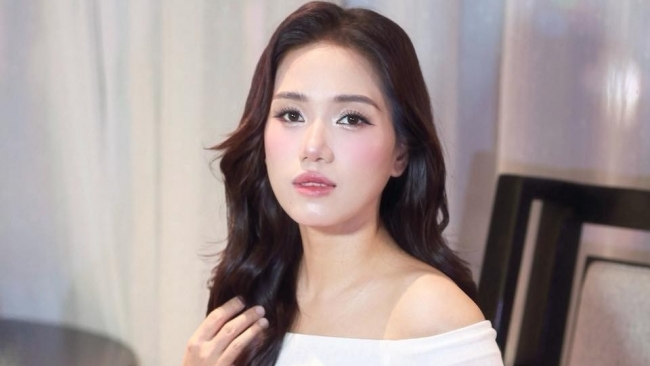 Thuỳ Chi thăng hạng nhan sắc, hút spotlight mỗi lần xuất hiện