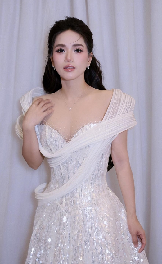 Thuỳ Chi thăng hạng nhan sắc, hút spotlight mỗi lần xuất hiện Thuỳ Chi thăng hạng nhan sắc, hút spotlight mỗi lần xuất hiện