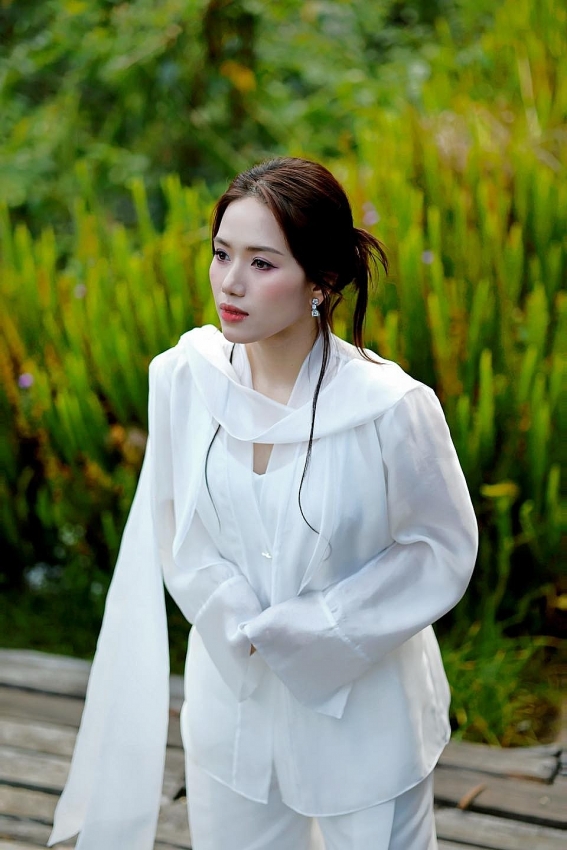 Thuỳ Chi thăng hạng nhan sắc, hút spotlight mỗi lần xuất hiện Thuỳ Chi thăng hạng nhan sắc, hút spotlight mỗi lần xuất hiện