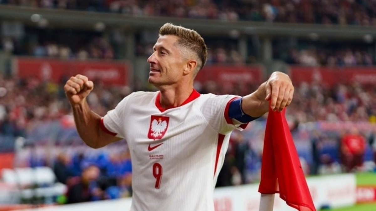 Tiền đạo Lewandowski tiến sát cột mốc 900 bàn thắng và kiến tạo Tiền đạo Lewandowski tiến sát cột mốc 900 bàn thắng và kiến tạo