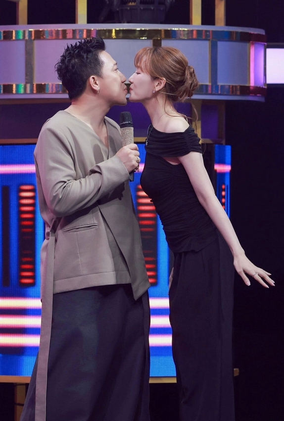 Trấn Thành đáp trả khi bị antifan bình luận kém duyên về hôn nhân