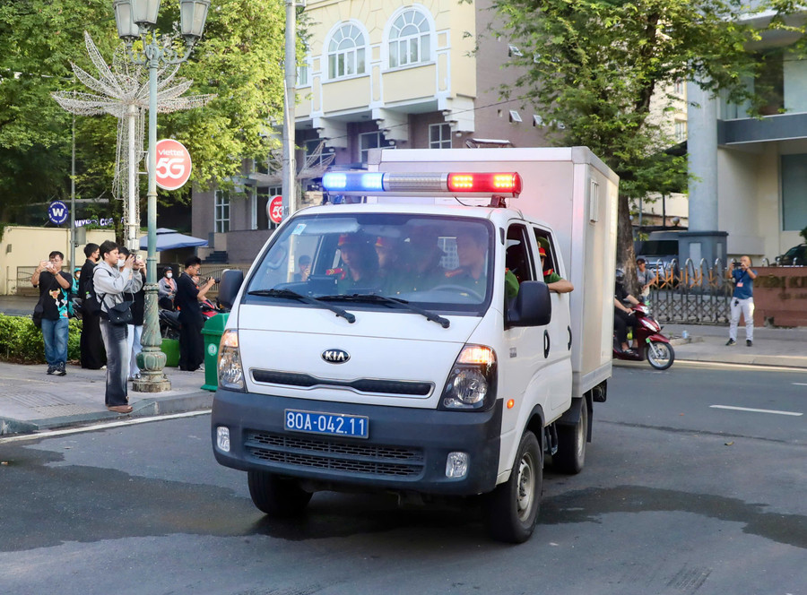 An ninh nghiêm ngặt tại phiên xét xử hoa hậu Thùy Tiên, Quang Linh Vlogs, Hằng Du Mục An ninh nghiêm ngặt tại phiên xét xử hoa hậu Thùy Tiên, Quang Linh Vlogs, Hằng Du Mục