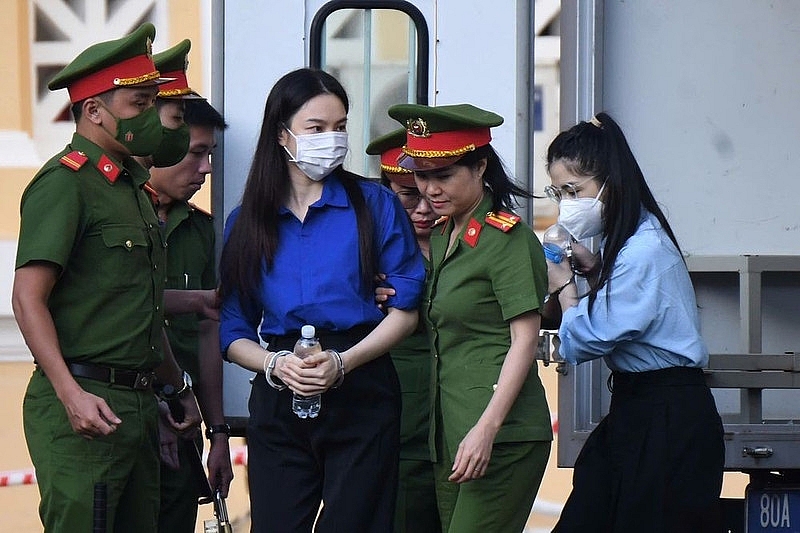 Thuỳ Tiên xuất hiện với chiếc áo màu xanh tại phiên xét xử Thuỳ Tiên xuất hiện với chiếc áo màu xanh tại phiên xét xử