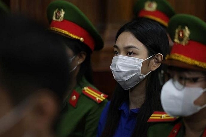 Thuỳ Tiên xuất hiện với chiếc áo màu xanh tại phiên xét xử Thuỳ Tiên xuất hiện với chiếc áo màu xanh tại phiên xét xử