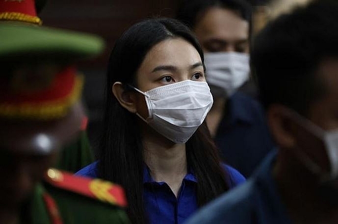 Thuỳ Tiên xuất hiện với chiếc áo màu xanh tại phiên xét xử Thuỳ Tiên xuất hiện với chiếc áo màu xanh tại phiên xét xử