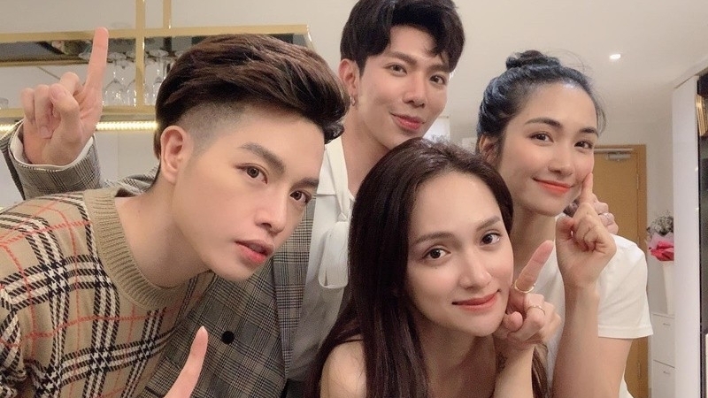 Hòa Minzy viết tâm thư cho Hương Giang trước chung kết Miss Universe 2025