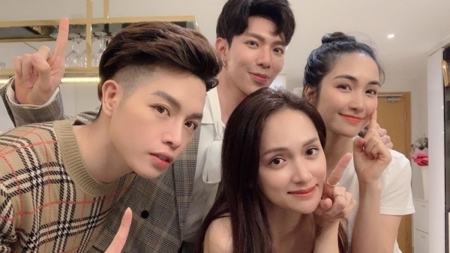 Hòa Minzy viết tâm thư cho Hương Giang trước chung kết Miss Universe 2025