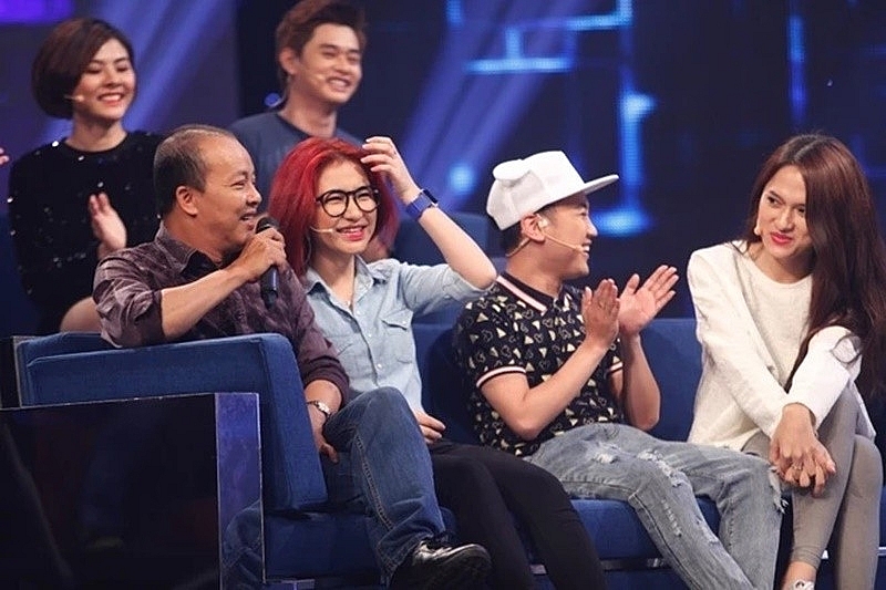 Hòa Minzy viết tâm thư cho Hương Giang trước chung kết Miss Universe 2025