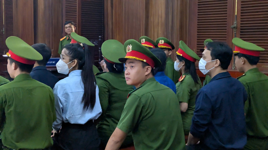 Hoa hậu Thùy Tiên bị phạt 2 năm tù