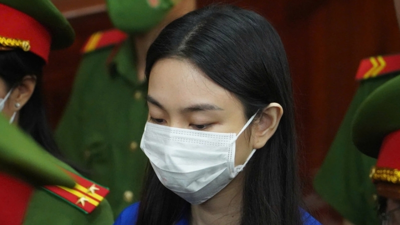 Hoa hậu Thùy Tiên bị phạt 2 năm tù