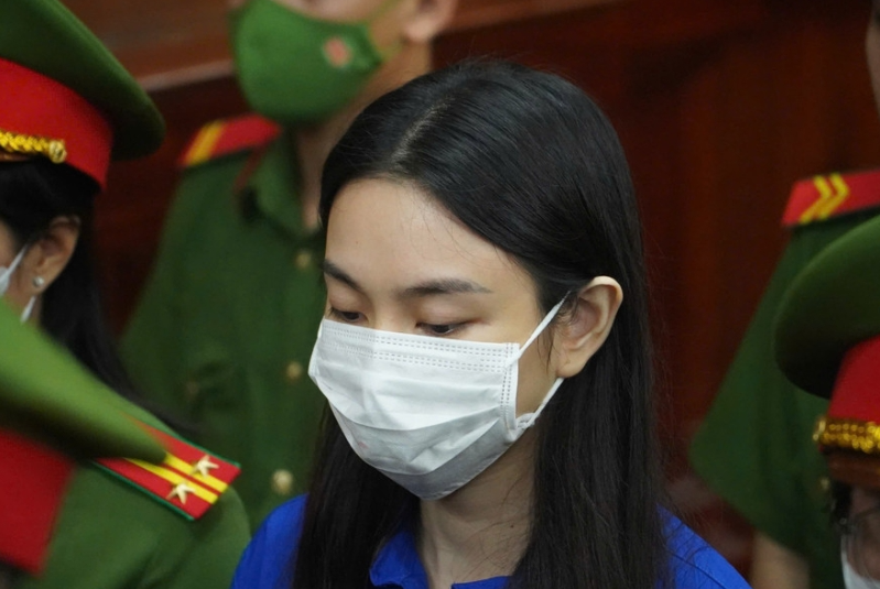 Hoa hậu Thùy Tiên bị phạt 2 năm tù