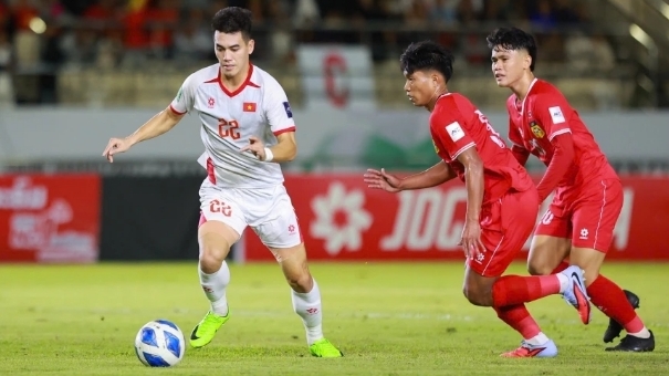 Tuyển Việt Nam hạ đẹp Lào, gửi thách thức tới Malaysia