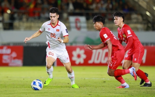 Tuyển Việt Nam hạ đẹp Lào, gửi thách thức tới Malaysia