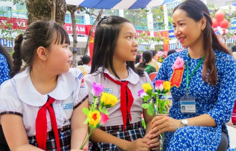 Tri ân ngày 20/11: Hãy từ cảm xúc chân thành