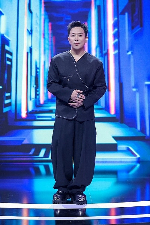 Hoàng Thùy - Hương Giang đi trao quà cho người dân vùng lũ Hoàng Thùy - Hương Giang đi trao quà cho người dân vùng lũ