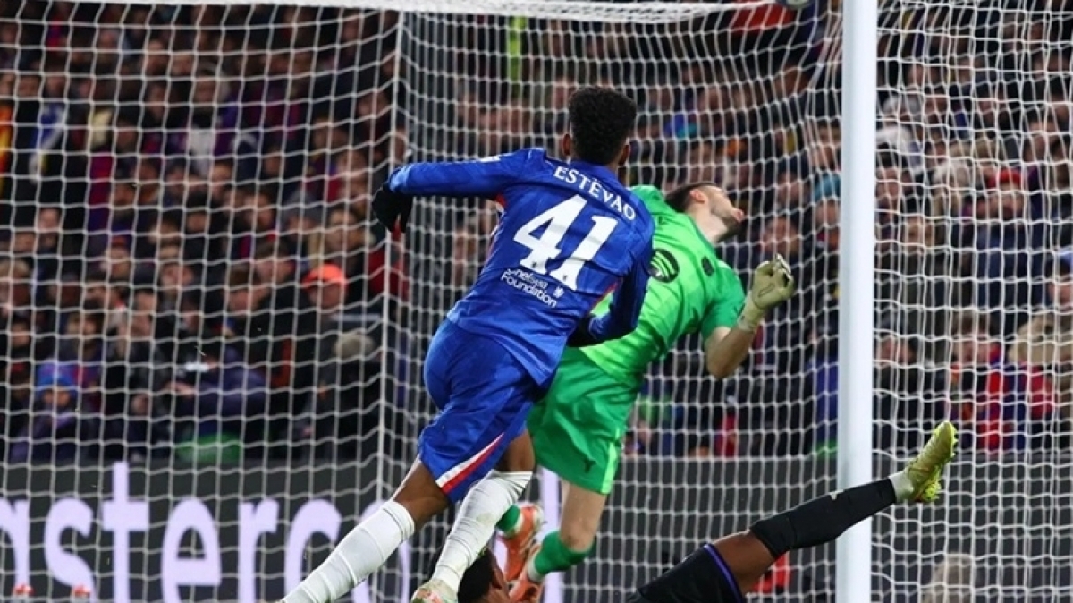 Xé lưới Barca, Estevao sánh vai với Mbappe và Haaland Xé lưới Barca, Estevao sánh vai với Mbappe và Haaland