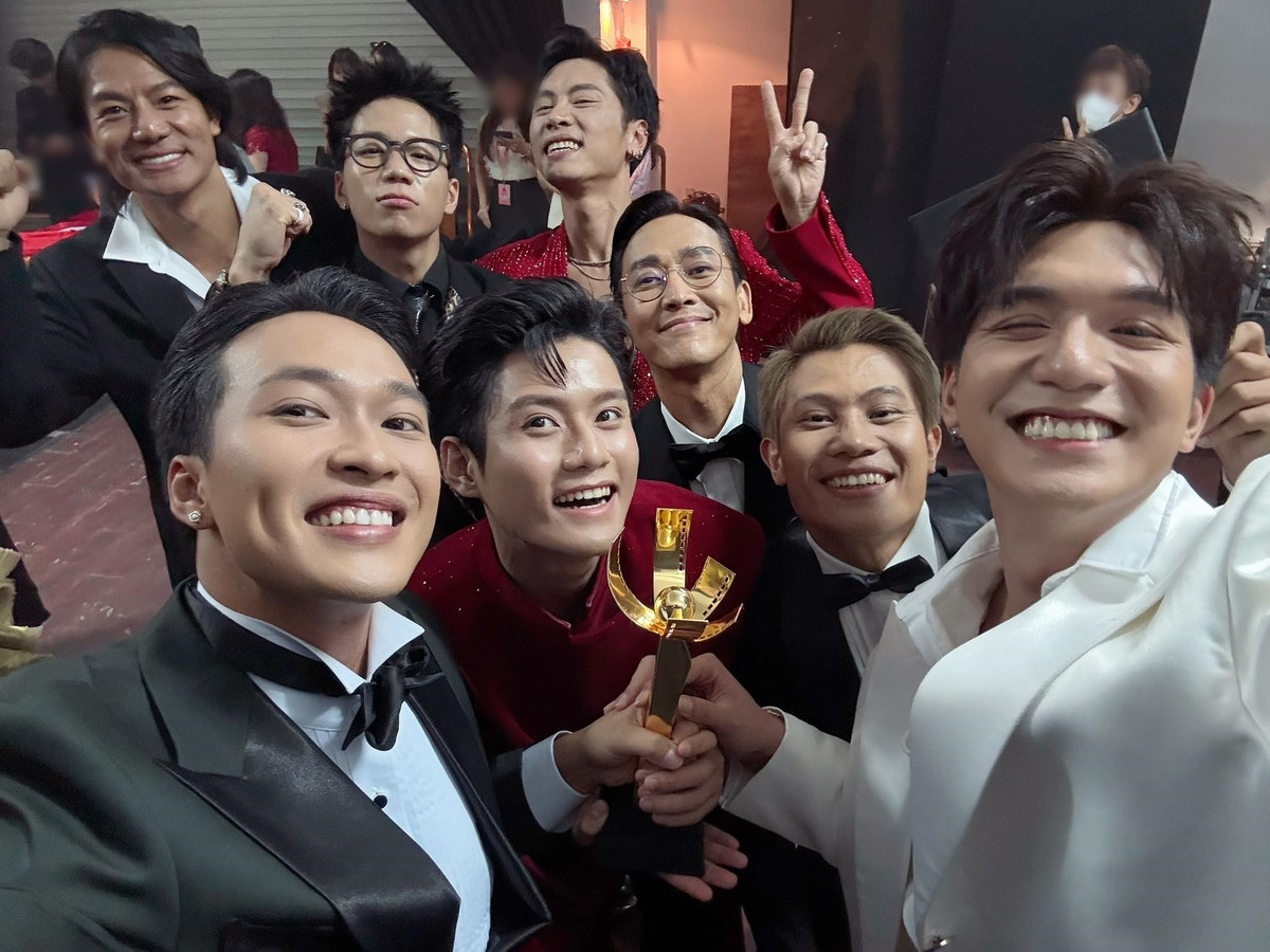 Trấn Thành chúc mừng phim Mưa đỏ đoạt giải Bông Sen Vàng 2025 Trấn Thành chúc mừng phim Mưa đỏ đoạt giải Bông Sen Vàng 2025