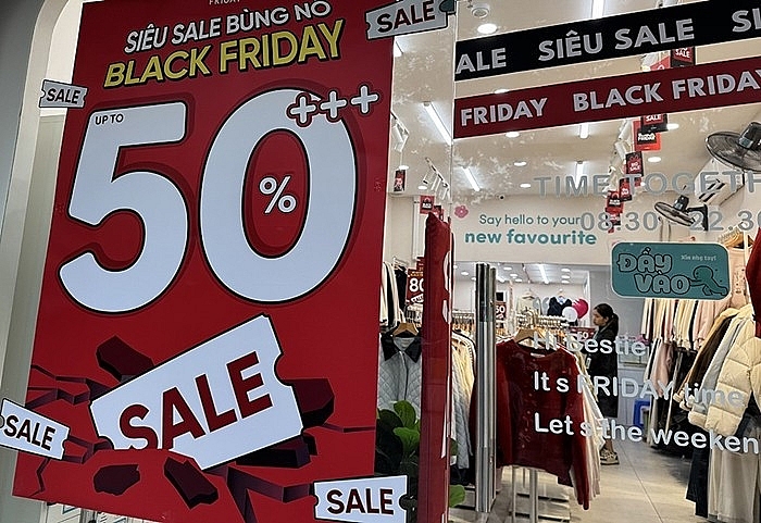 Đua nhau giảm giá dịp Black Friday, có nơi giảm 80% vẫn vắng khách Đua nhau giảm giá dịp Black Friday, có nơi giảm 80% vẫn vắng khách