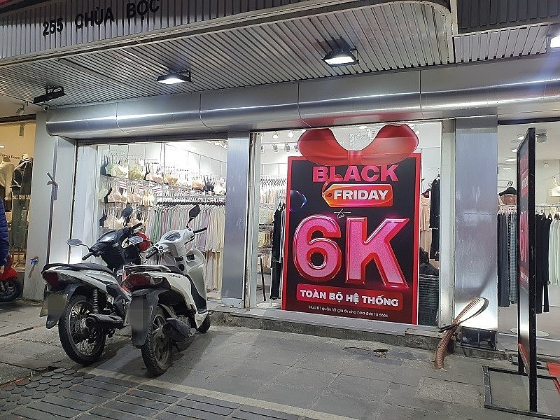 Đua nhau giảm giá dịp Black Friday, có nơi giảm 80% vẫn vắng khách Đua nhau giảm giá dịp Black Friday, có nơi giảm 80% vẫn vắng khách