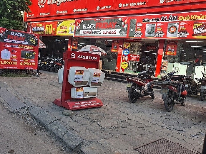 Đua nhau giảm giá dịp Black Friday, có nơi giảm 80% vẫn vắng khách Đua nhau giảm giá dịp Black Friday, có nơi giảm 80% vẫn vắng khách