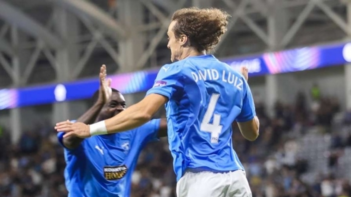 Ghi bàn trở lại sau 8 năm, David Luiz đi vào lịch sử UEFA Champions League