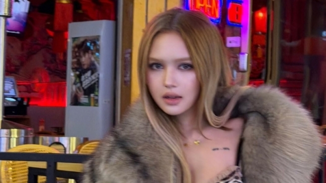 Xoài Non khoe vẻ đẹp cuốn hút trong loạt ảnh tại Itaewon