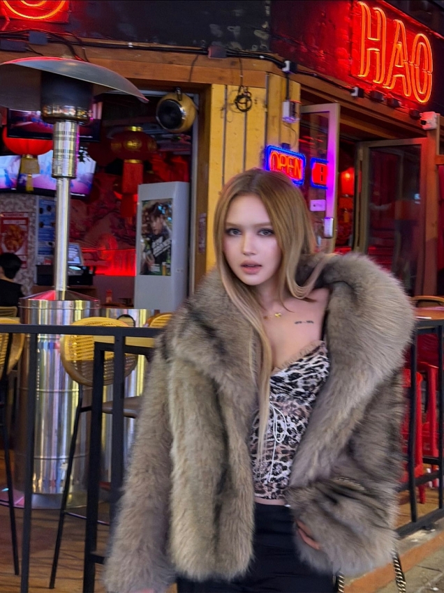 Xoài Non khoe vẻ đẹp cuốn hút trong loạt ảnh tại Itaewon